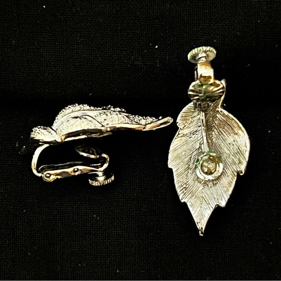 Vintage Coro Earrings - Picture 8 of 9